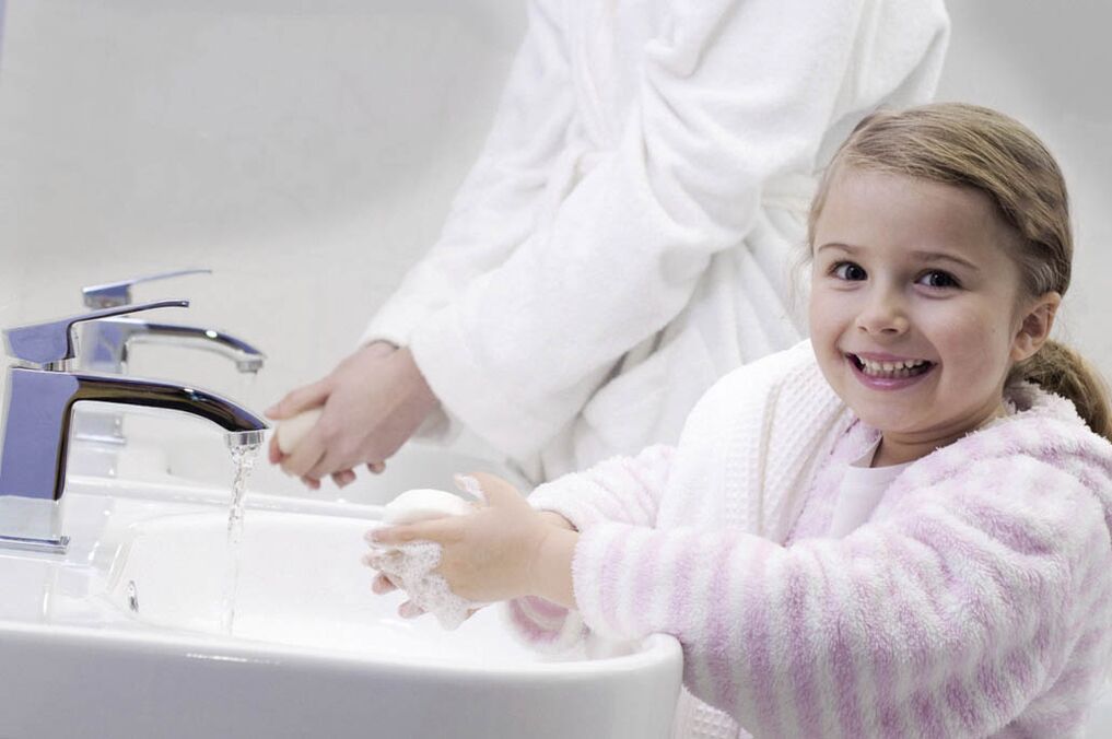 pranje ruku kako bi se spriječila infekcija crvima